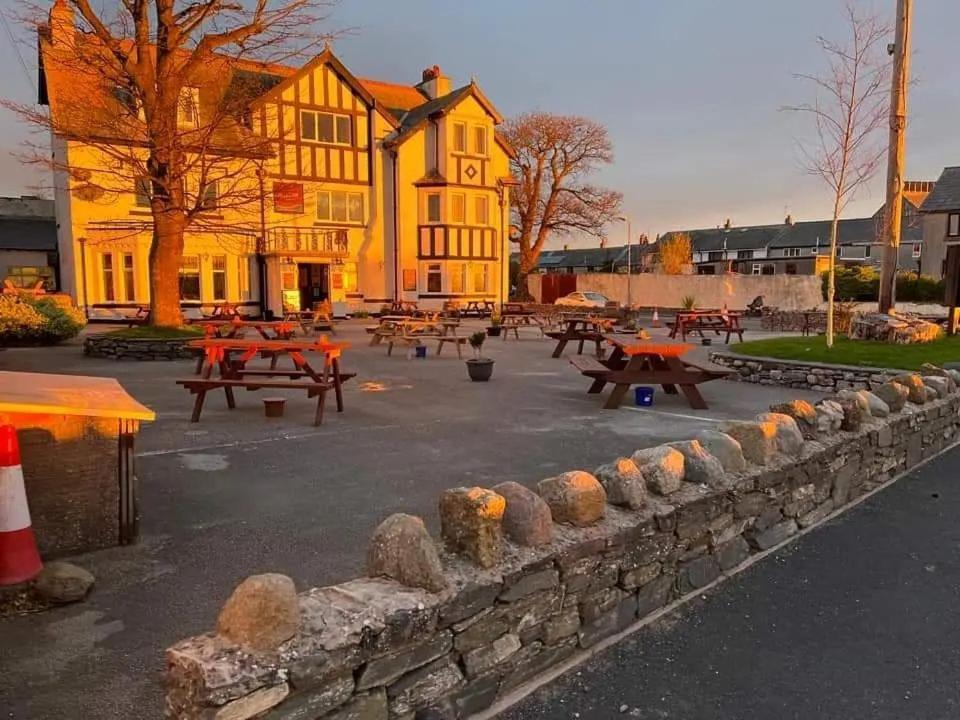 Clarkes Hotel Barrow In Furness Extérieur photo