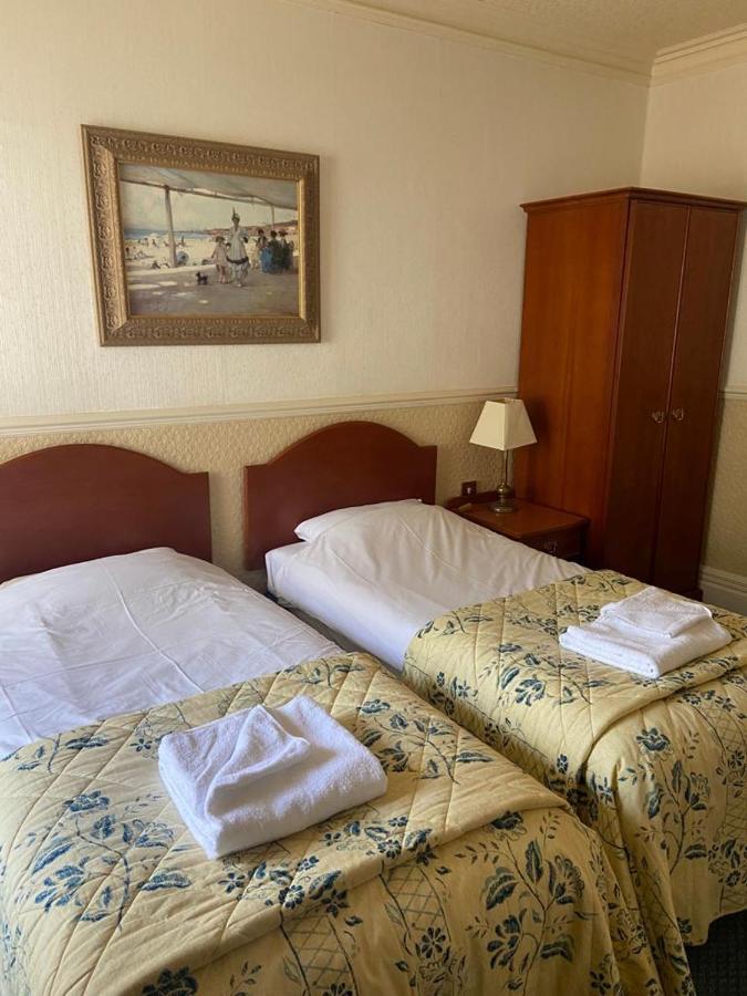 Clarkes Hotel Barrow In Furness Extérieur photo