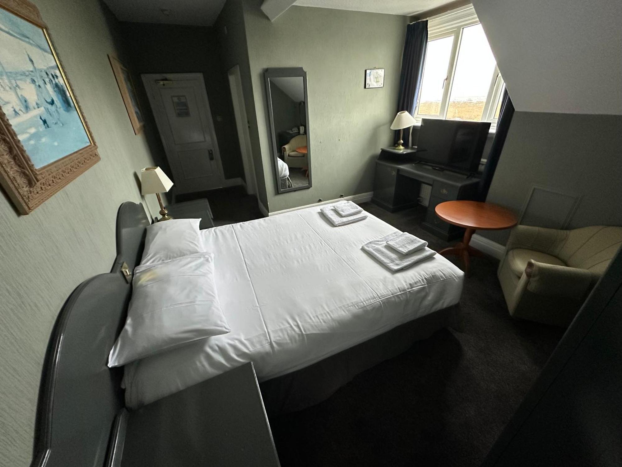 Clarkes Hotel Barrow In Furness Extérieur photo