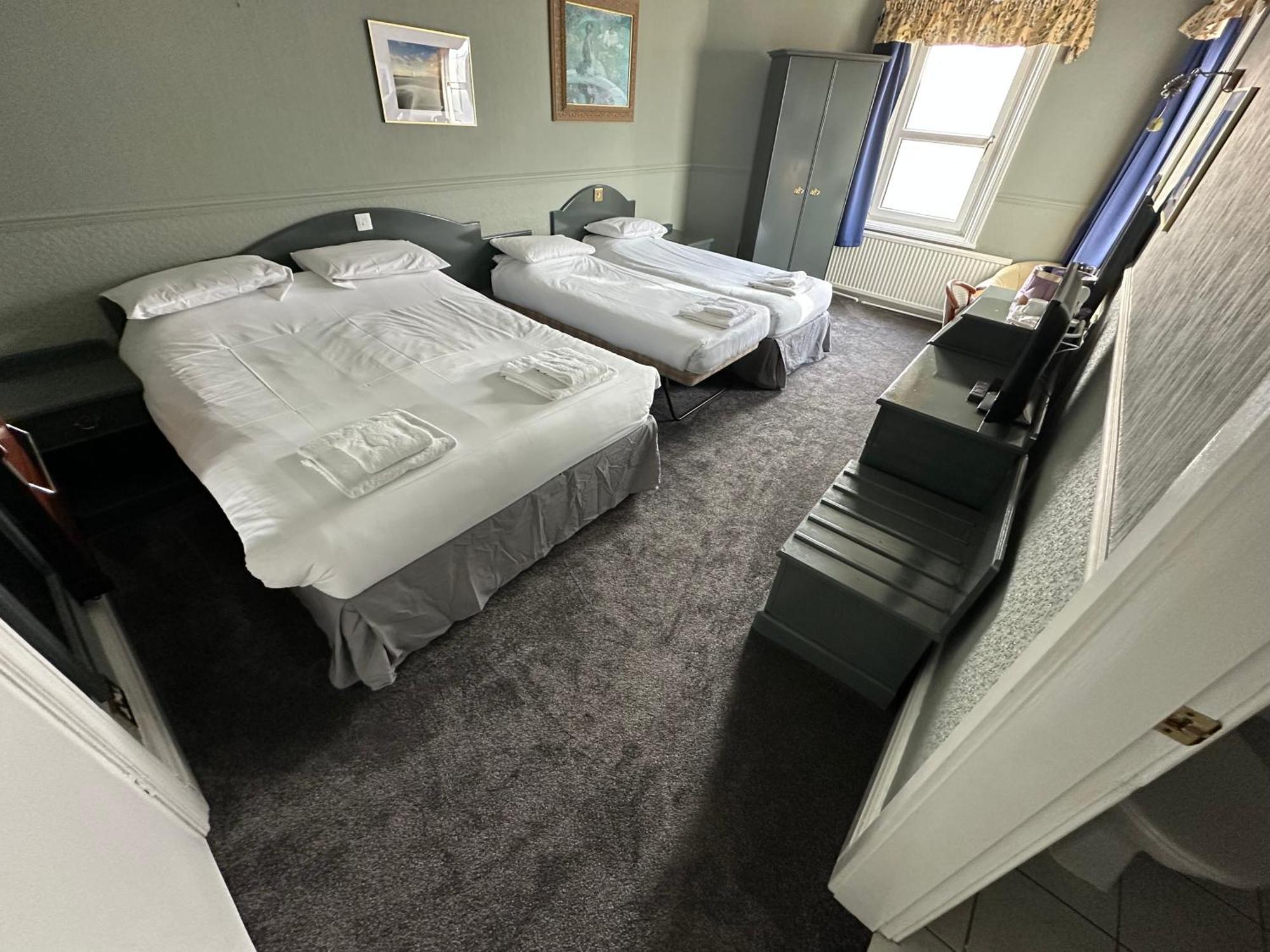 Clarkes Hotel Barrow In Furness Extérieur photo