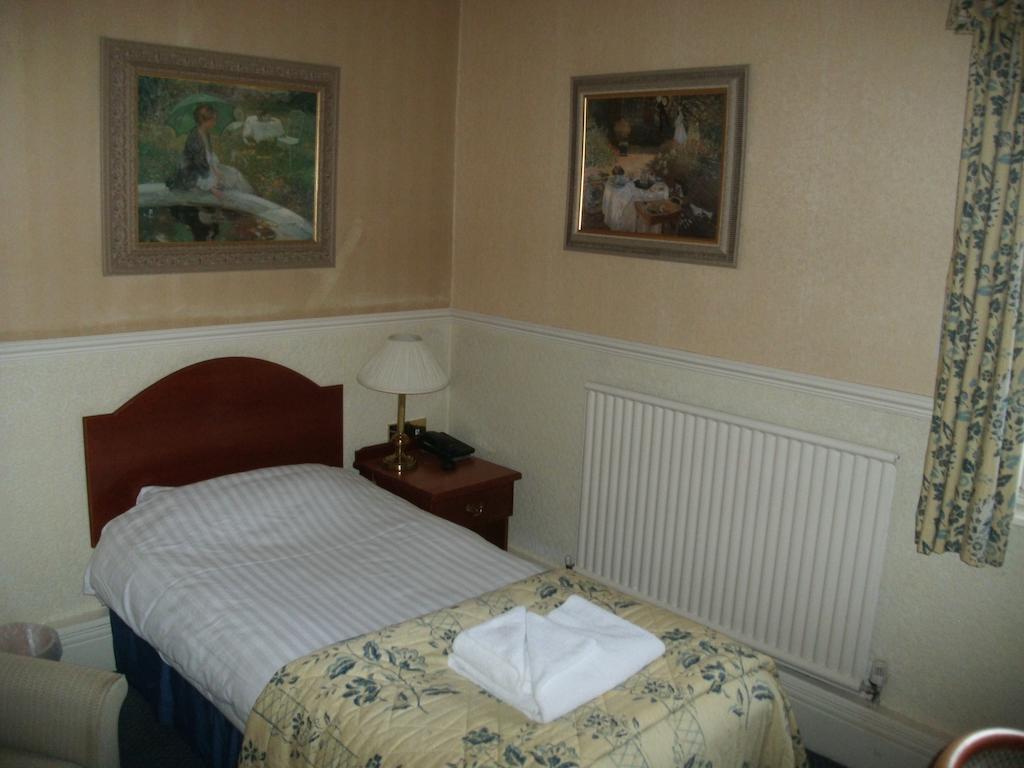 Clarkes Hotel Barrow In Furness Chambre photo