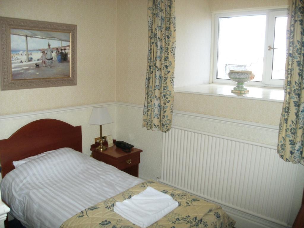 Clarkes Hotel Barrow In Furness Extérieur photo